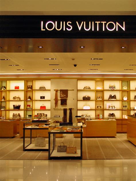 management louis vuitton|Louis Vuitton accounting manager.